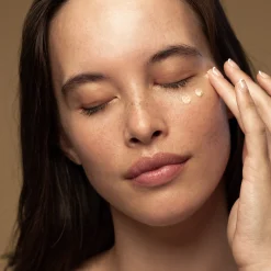 Contour Des Yeux & Lèvres*Antipodes Kiwi Seed Gold Contour des Yeux Éclat