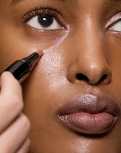 Correcteurs|Anti-Cernes*Victoria Beckham Beauty The Concealer Pen Correcteur au TFC8®