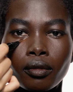 Correcteurs|Anti-Cernes*Victoria Beckham Beauty The Concealer Pen Correcteur au TFC8®